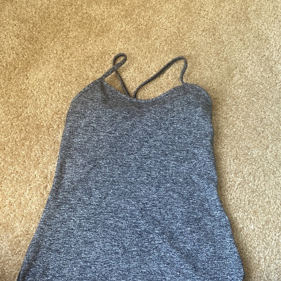 2 amazing lulu lemon tank tops with built in pads - Picture 3 of 3